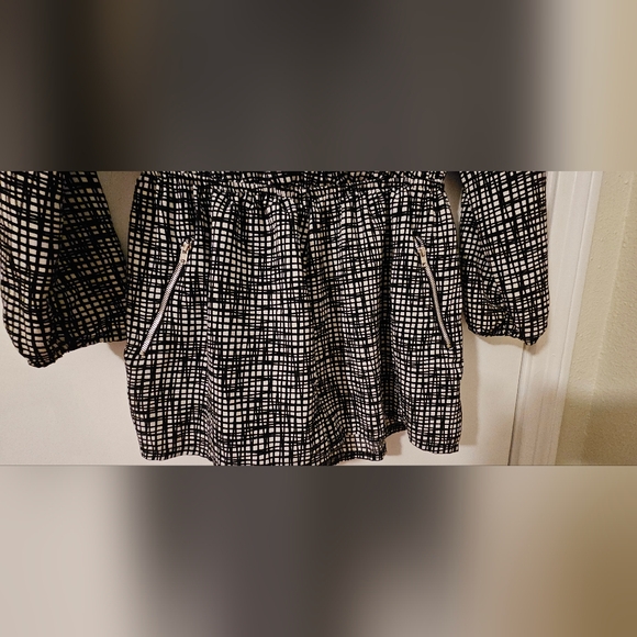 One Clothing Womens Size M Long Sleeve Romper Black V-Neck - Picture 3 of 9